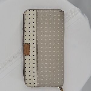 Fossil Clutch With Tags